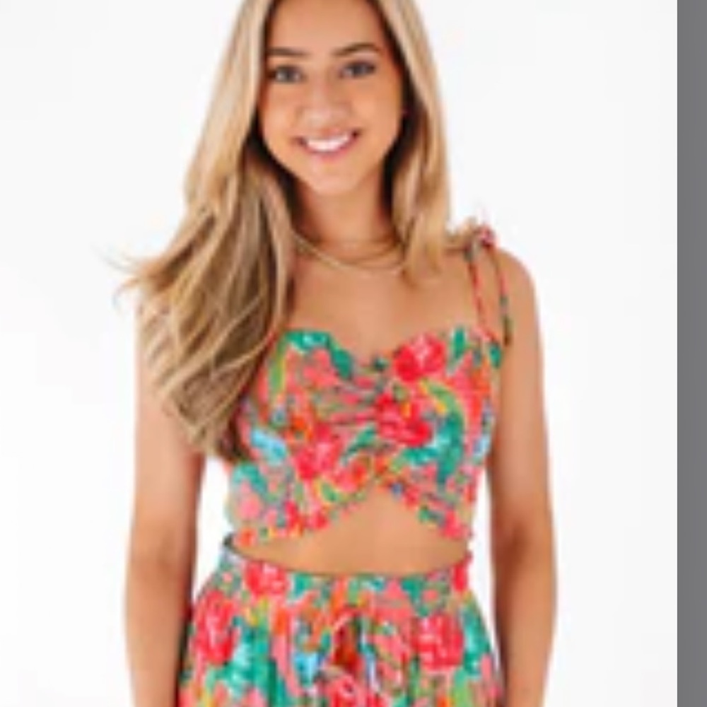 Nwt tropical crop top size small - Picture 2 of 6